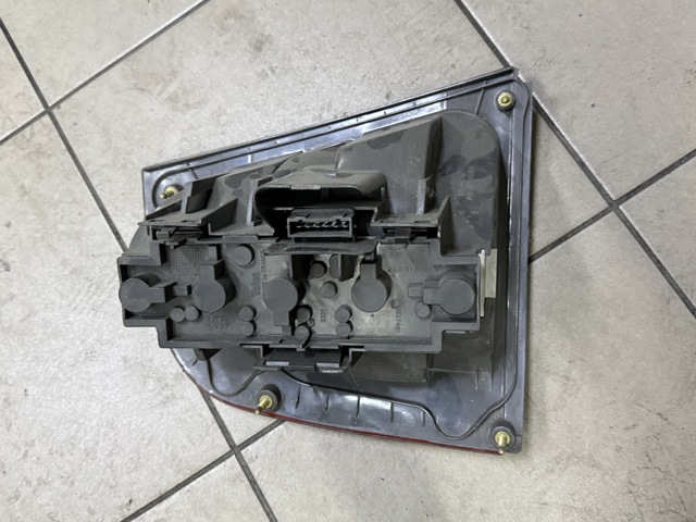 Задні ліхтарі 1U6945112 VAG