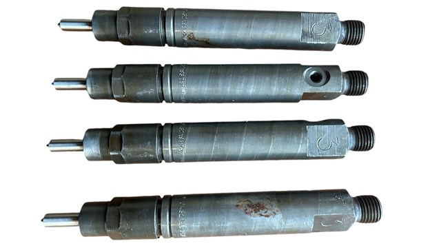 Форсунка дизельна в зборі, розпилювач + тримач 0432193757 BOSCH