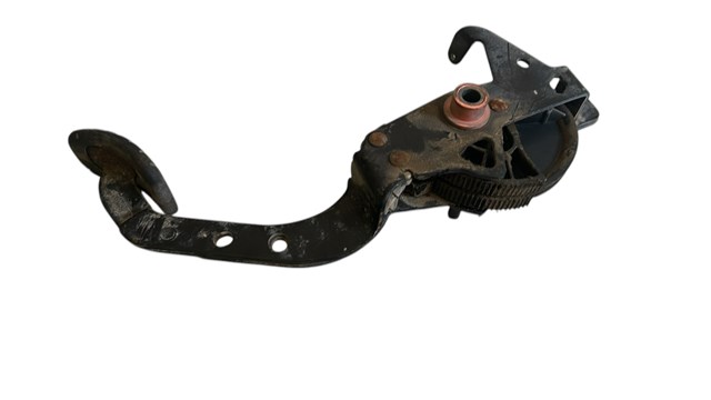 Педаль і привід управління зчепленням 8200060841 RENAULT
