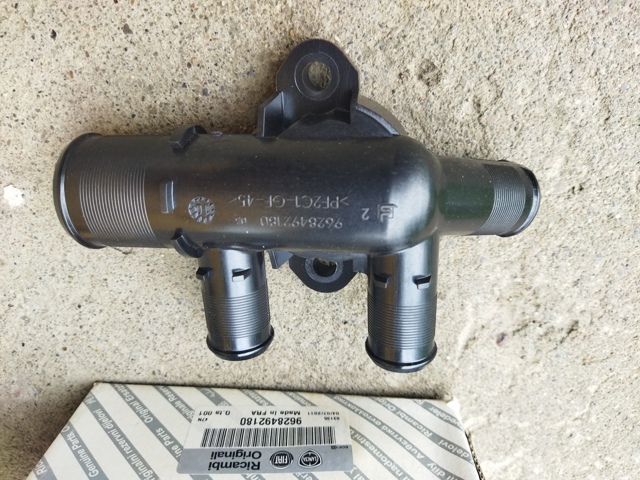 Водяний патрубок 9628492180 FIAT
