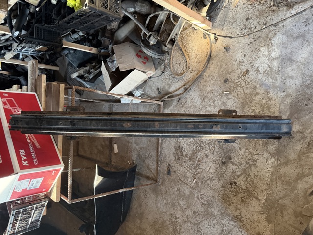 Підсилювач бампера переднього DPE000086 LAND ROVER