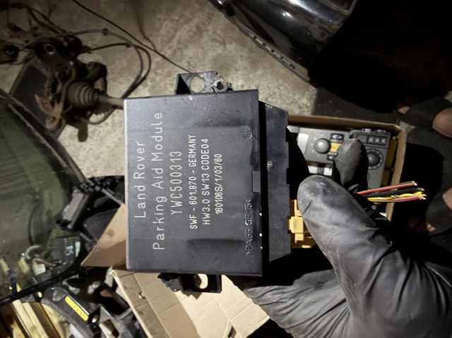 Модуль (блок ЕБУ) управління парктроніком YWC500313 LAND ROVER