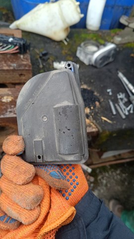 Клапан / актуатор приводу заслінок впускного колектора, верхній 11617522928 BMW