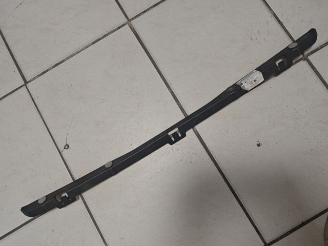 Кронштейн бампера заднього, центральний 13157605 OPEL