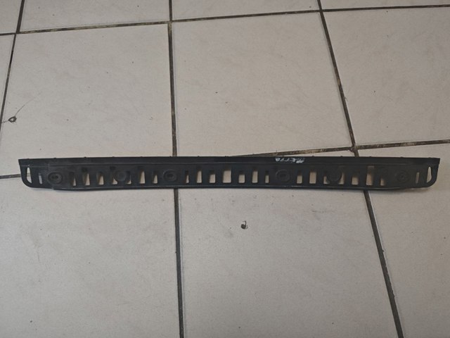 Кронштейн бампера заднього, центральний 1K5807863A VAG
