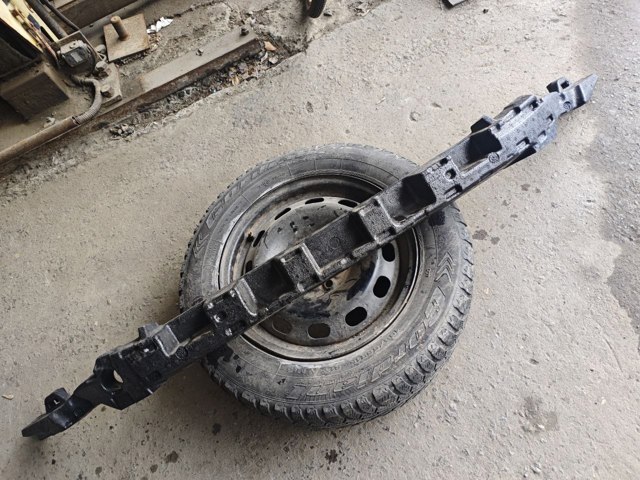 Абсорбер бампера переднього 3G8807248F VAG