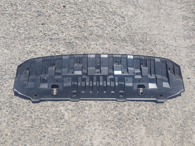 Обвіс бампера 3V0807611A VAG