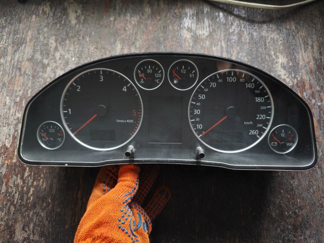 щиток приладу 4B0920933G VAG