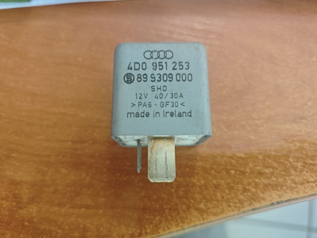 Реле паливного насоса 4D0951253 VAG