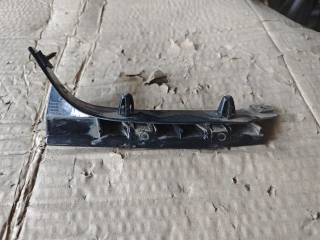 Кронштейн бампера переднього, правий 51117116668 BMW