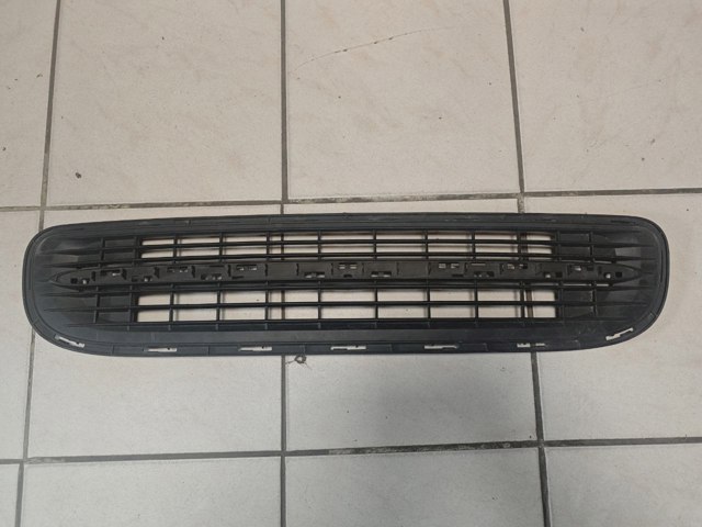 Решітка переднього бампера, центральна 51117250785 BMW