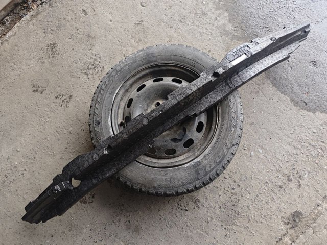 Наповнювач бампера переднього 51117396916 BMW