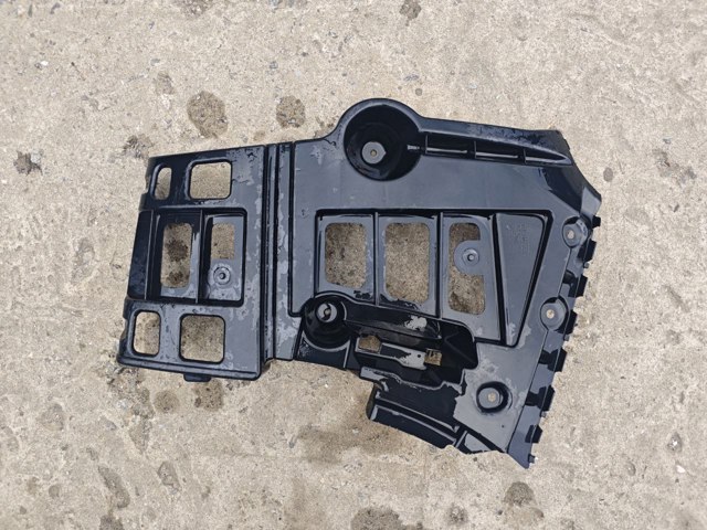 Кронштейн бампера заднього, правий 51122991780 BMW