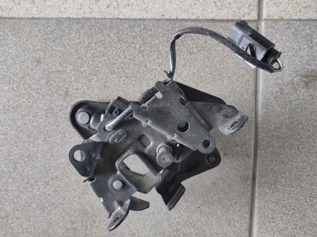 Замок капота, лівий 51237206453 BMW