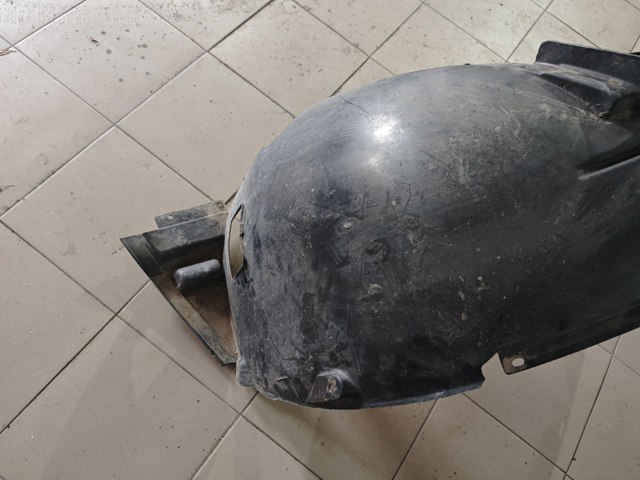 Підкрилок передній лівий 51718402443 BMW