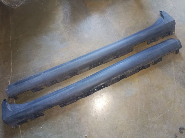 Накладка на поріг права 51777210080 BMW