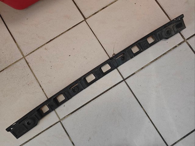 Кронштейн бампера заднього, центральний 5M0807863 VAG