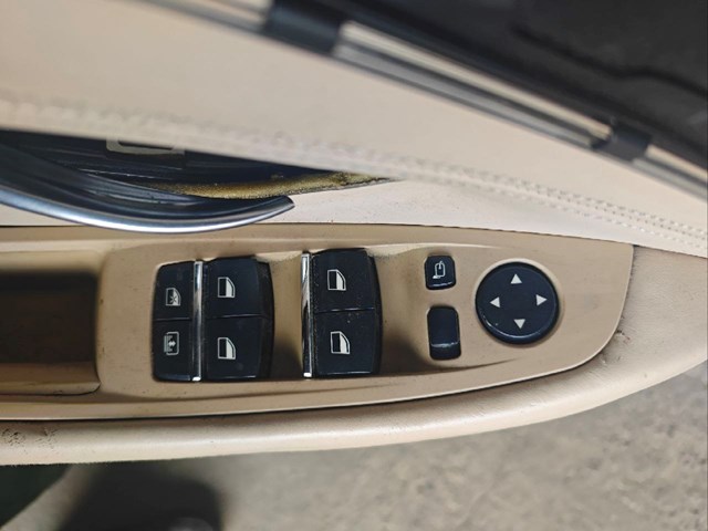 Кнопки переднього лівого склопід'ємника 61319179915 BMW