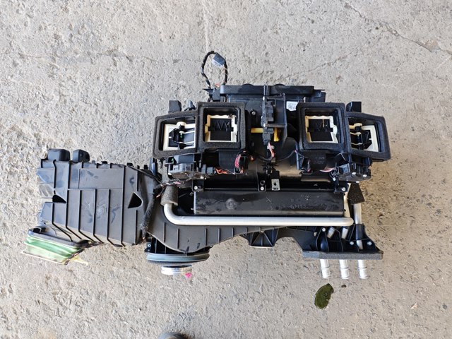 Корпус вентилятора пічки (опалювача салону), в зборі 64119241190 BMW
