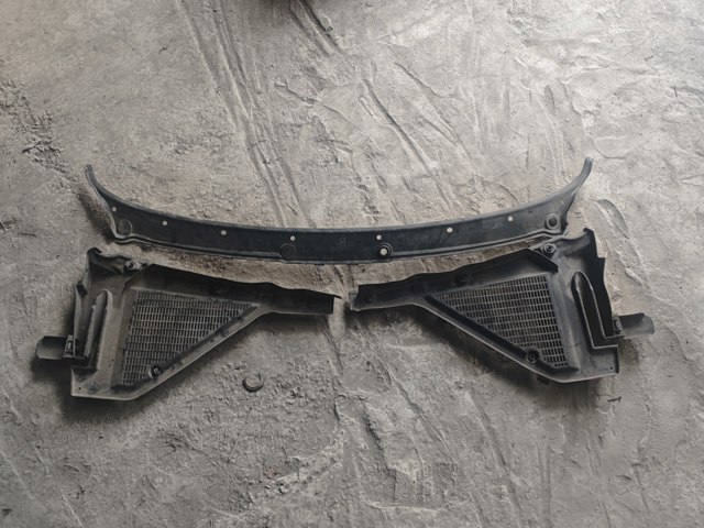 Водостік лобового скла, жабо 64316945584 BMW