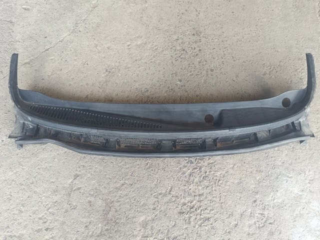 Водостік лобового скла, жабо 668629U100 NISSAN