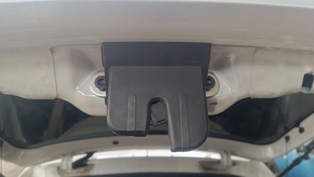 Замок і ручка дверей задка 6J3827505B VAG