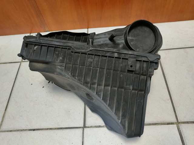 Корпус повітряного фільтра 7L0129607 VAG