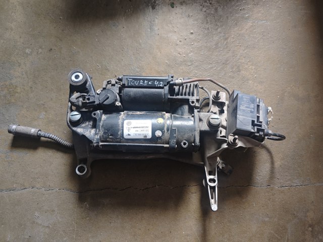 Компресор пневмоподвески 7L0616006C VAG