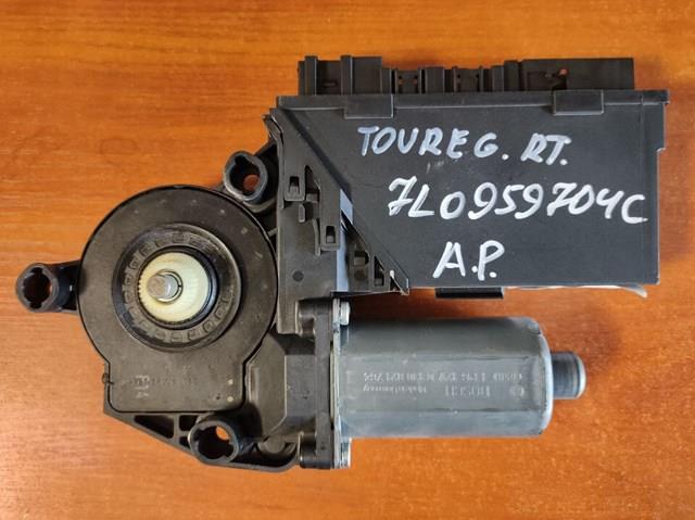Моторчик склопідйомника двері задніх, правих 7L0959704C VAG