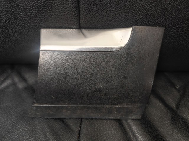 Молдинг переднього правого крила 7L6854960A VAG