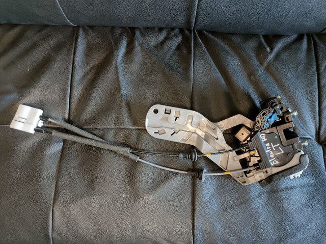 Замок задніх дверей, лівих 814103X010 HYUNDAI