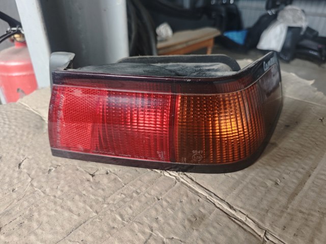 Задній правий зовнішній ліхтар 8155033030 TOYOTA