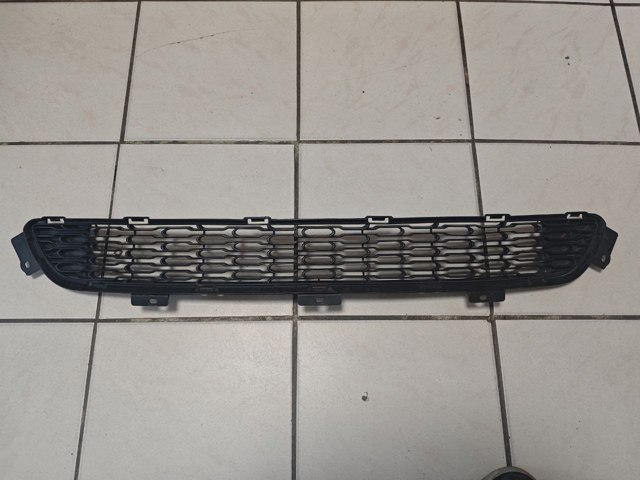 Решітка переднього бампера 865622P500 HYUNDAI