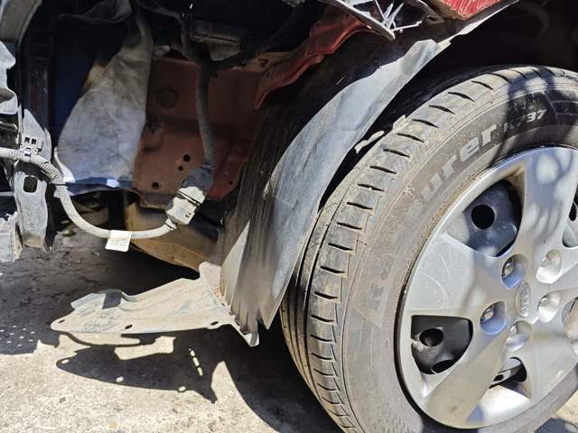 Підкрилок передній лівий 868111H010 HYUNDAI