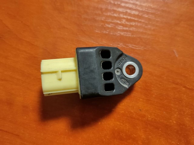 Датчик Ейрбег передній 8983160040 TOYOTA