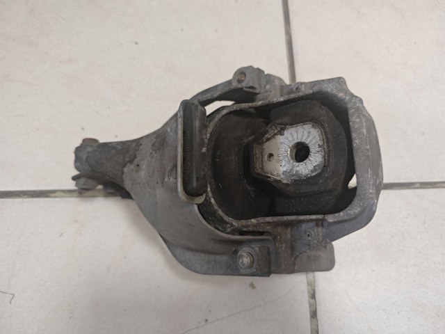 Права подушка мотора 8R0199381AJ VAG