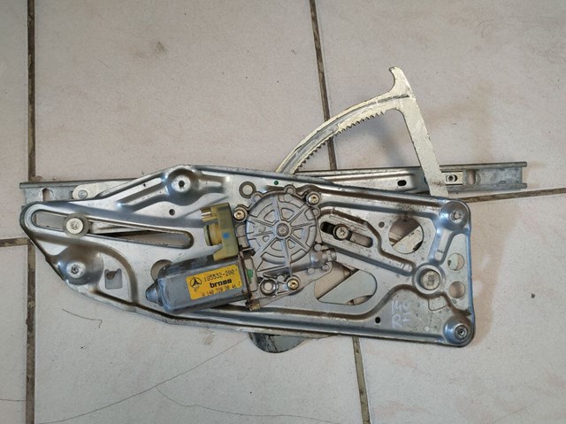 Мотор склопідйомника дверей передніх, правих A1407202846 MERCEDES