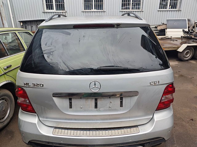 Задні двері багажника A1647401505 MERCEDES