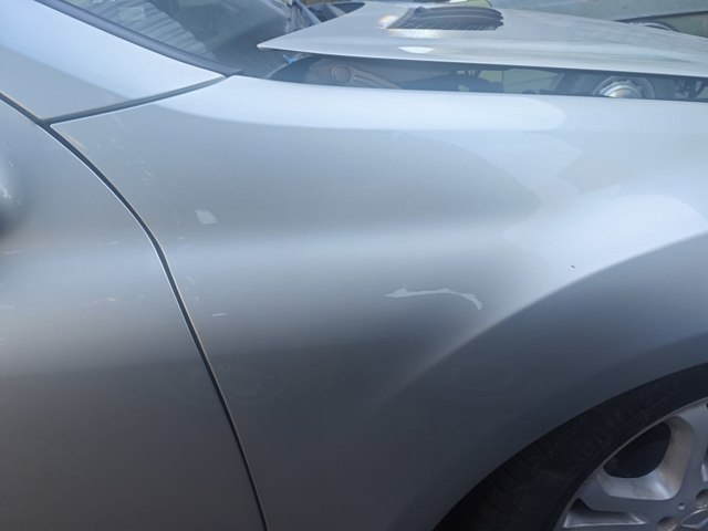 Переднє праве крило A1648810201 MERCEDES