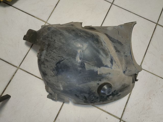 Підкрилок передній лівий A2098840522 MERCEDES