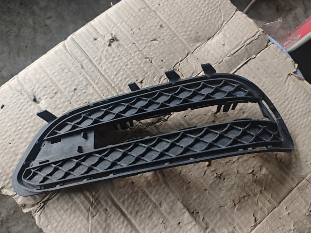 Решітка бампера, ліва A2128851723 MERCEDES
