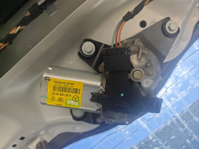 Склоочисник дверей задка A2518200042 MERCEDES
