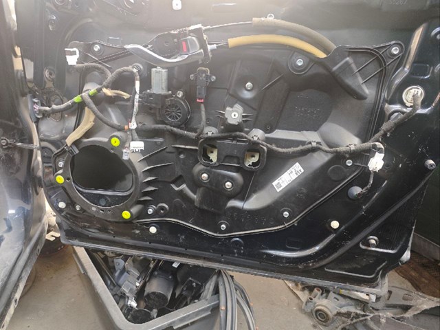 Мотор склопідйомника дверей задніх, правих BHN95858X MAZDA