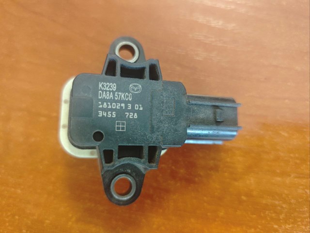 Датчик Ейрбег передній DA8A57KC0 MAZDA