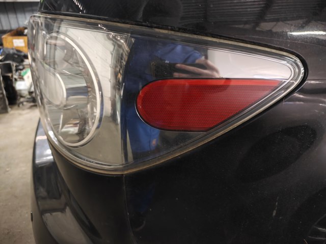 Задні ліхтарі E22151150B MAZDA