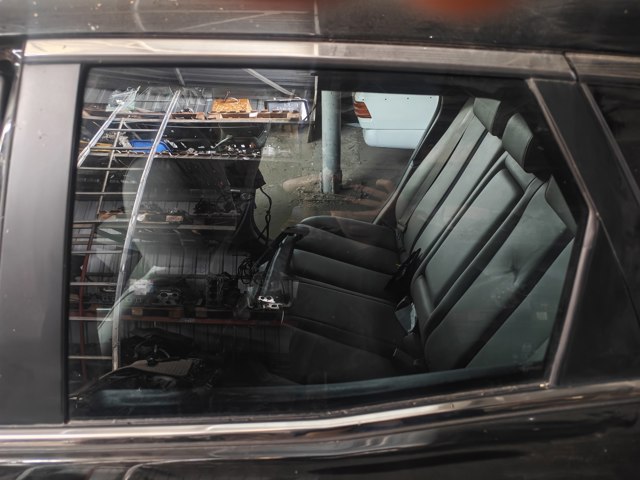 Скло задньої двері лівої EG2273510 MAZDA