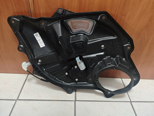 Двигун склопідіймача двері передньої, лівої GJ6A5958X MAZDA