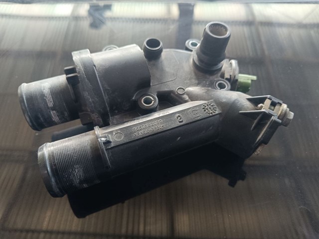 Корпус термостата в зборі LR001312 LAND ROVER