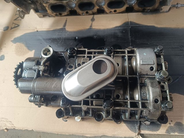 Корпус балансувального механізму LR010718 LAND ROVER