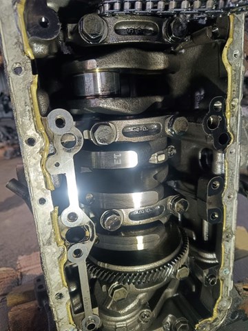 Вал колінчастий і маховик LR022080 LAND ROVER